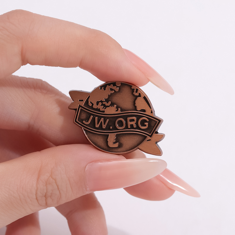 JW,ORG Banner Earth Enamel Pin - Vintage Fashion Org 评论和价格